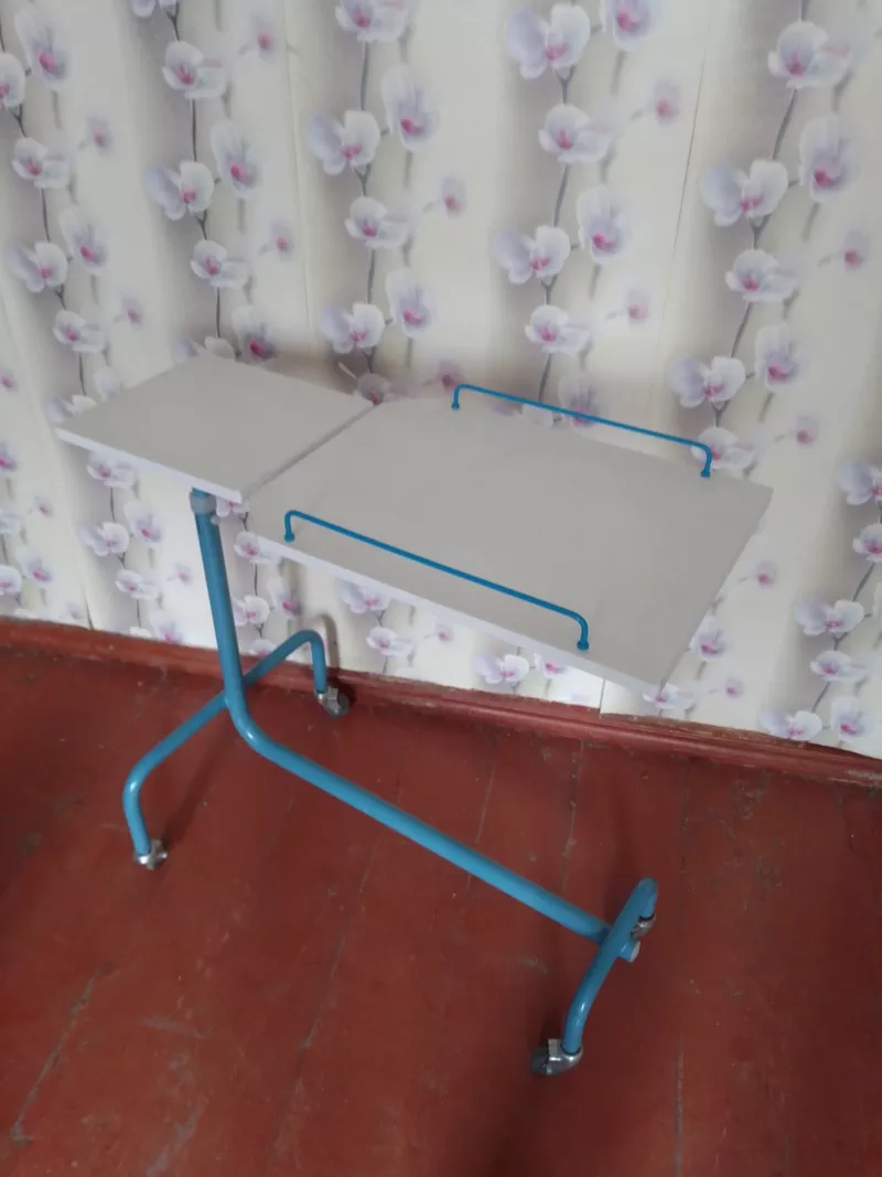 Прикроватный столик для лежачих больных 2